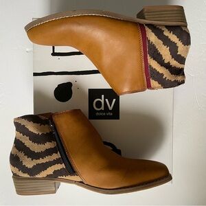 DV Dolce Vita Tan Patterned Ankle Boots Size 8